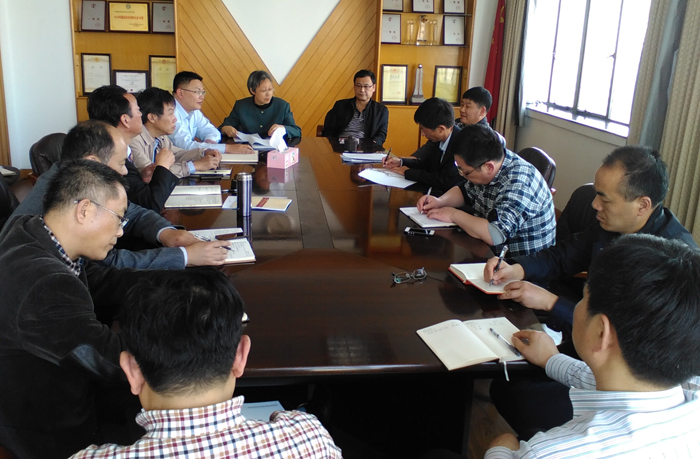 院党委中心组（扩大）集中学习地方《政府工作报告》