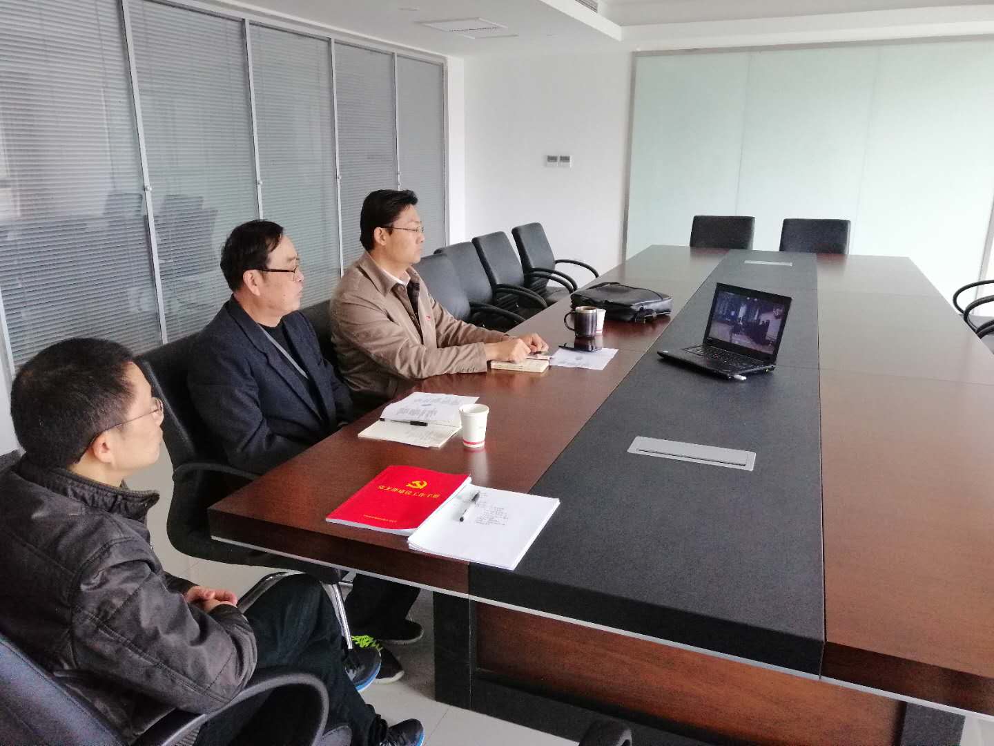 勇于担当 促进发展——监理公司党支部召开第一次组织生活会