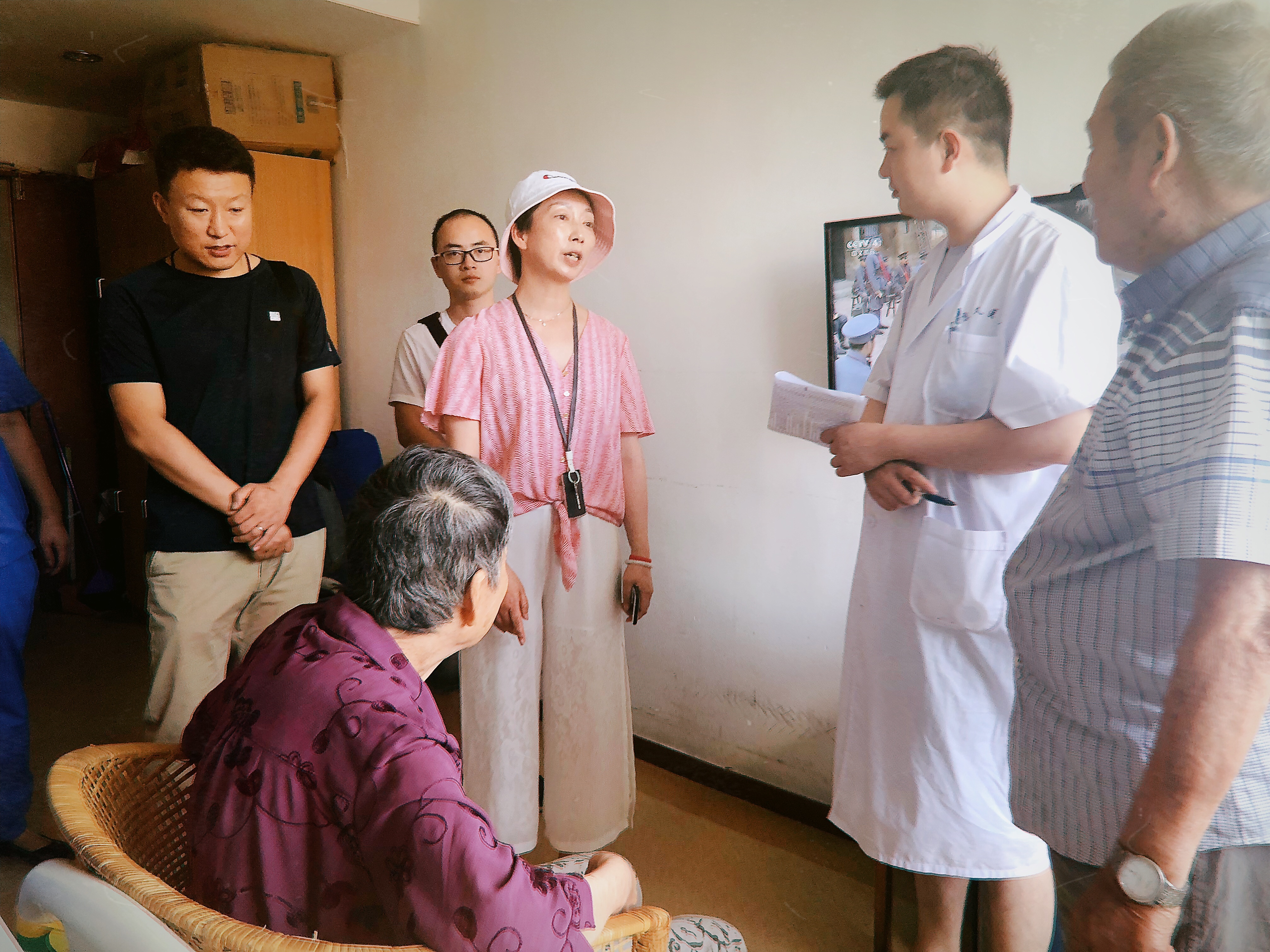 七一慰问老党员 组织关怀暖人心