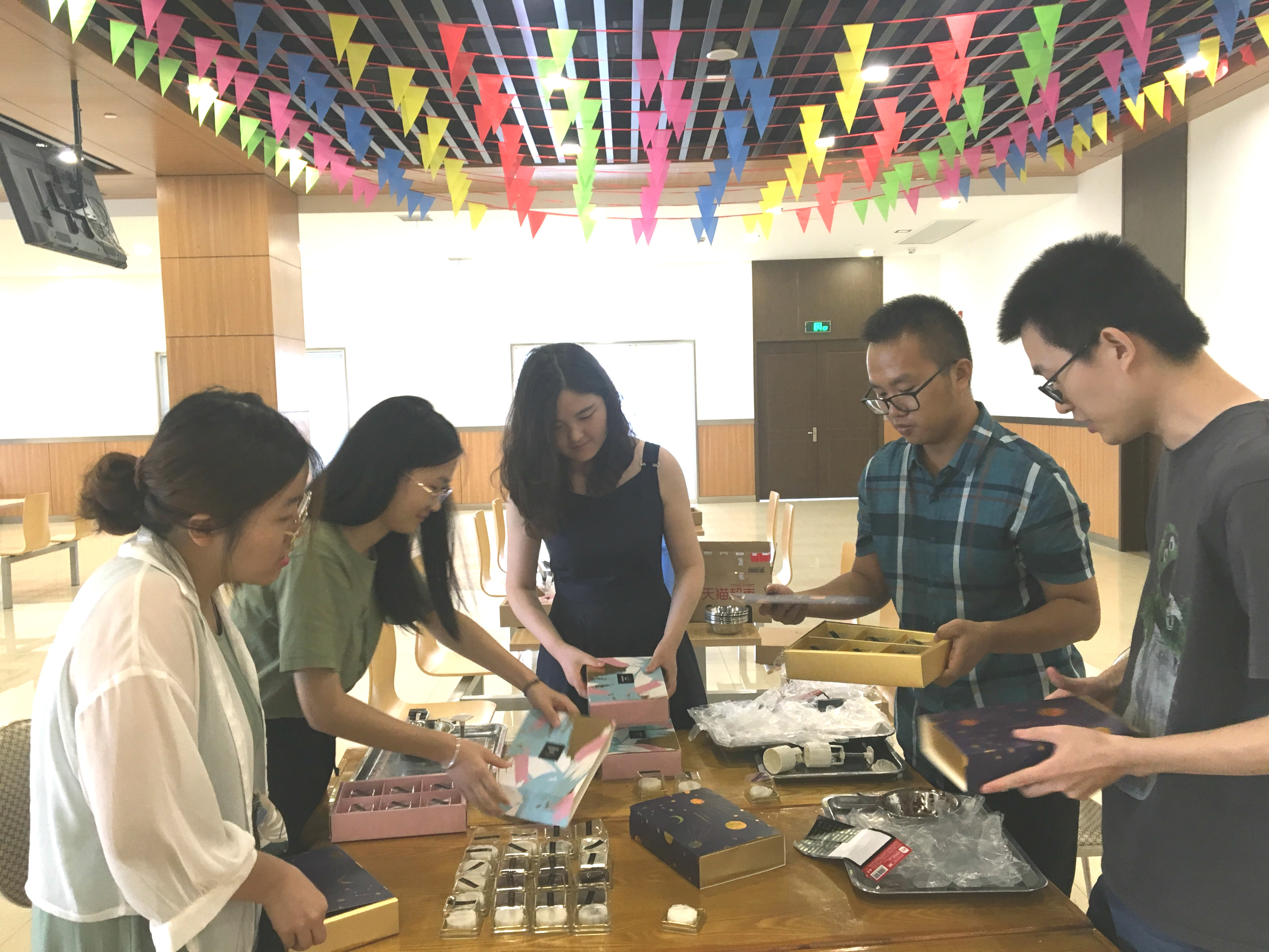 月圆中秋•情满新材——公司团委组织开展月饼DIY特色活动