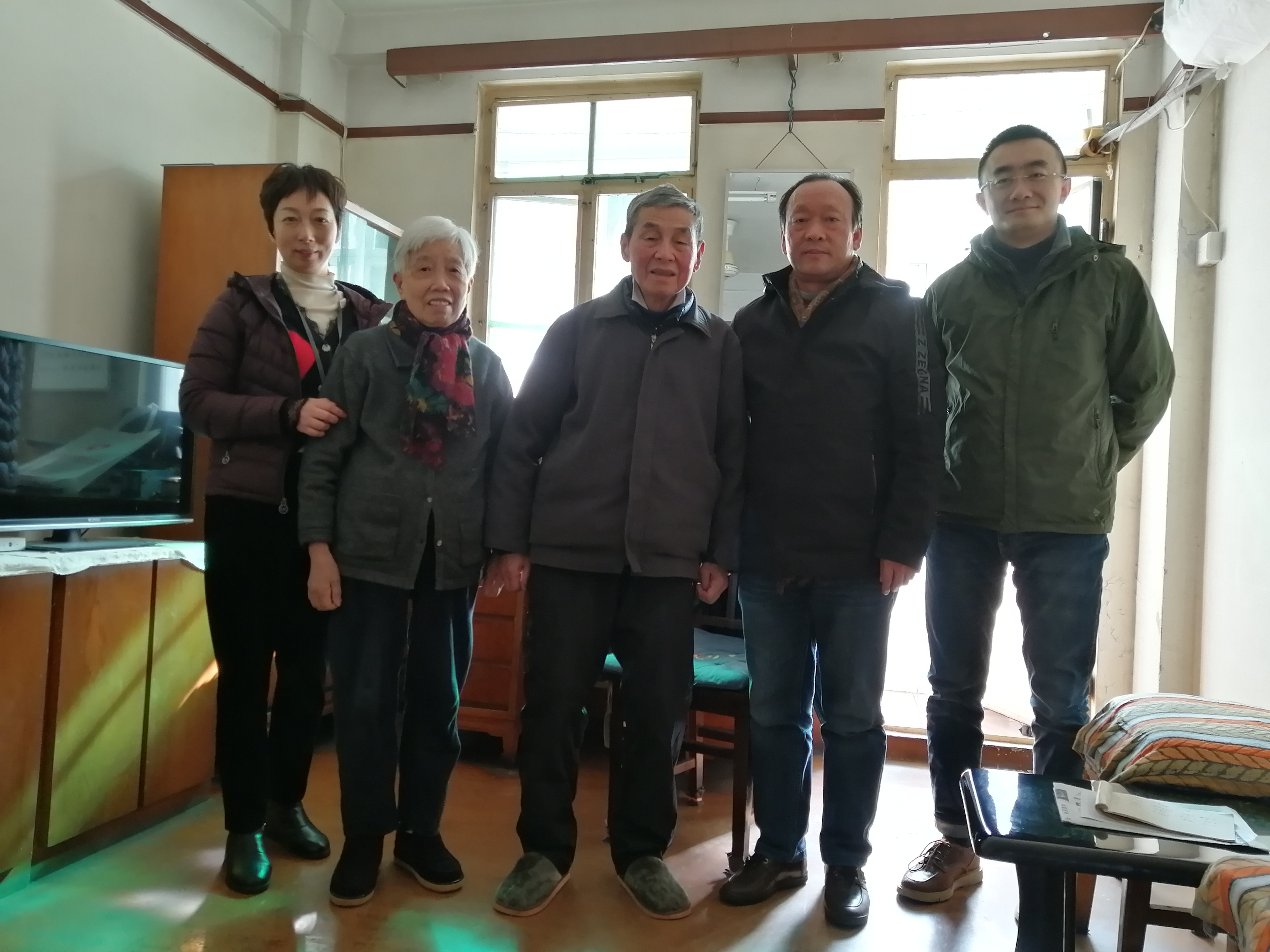 公司领导节前走访慰问离退休老同志