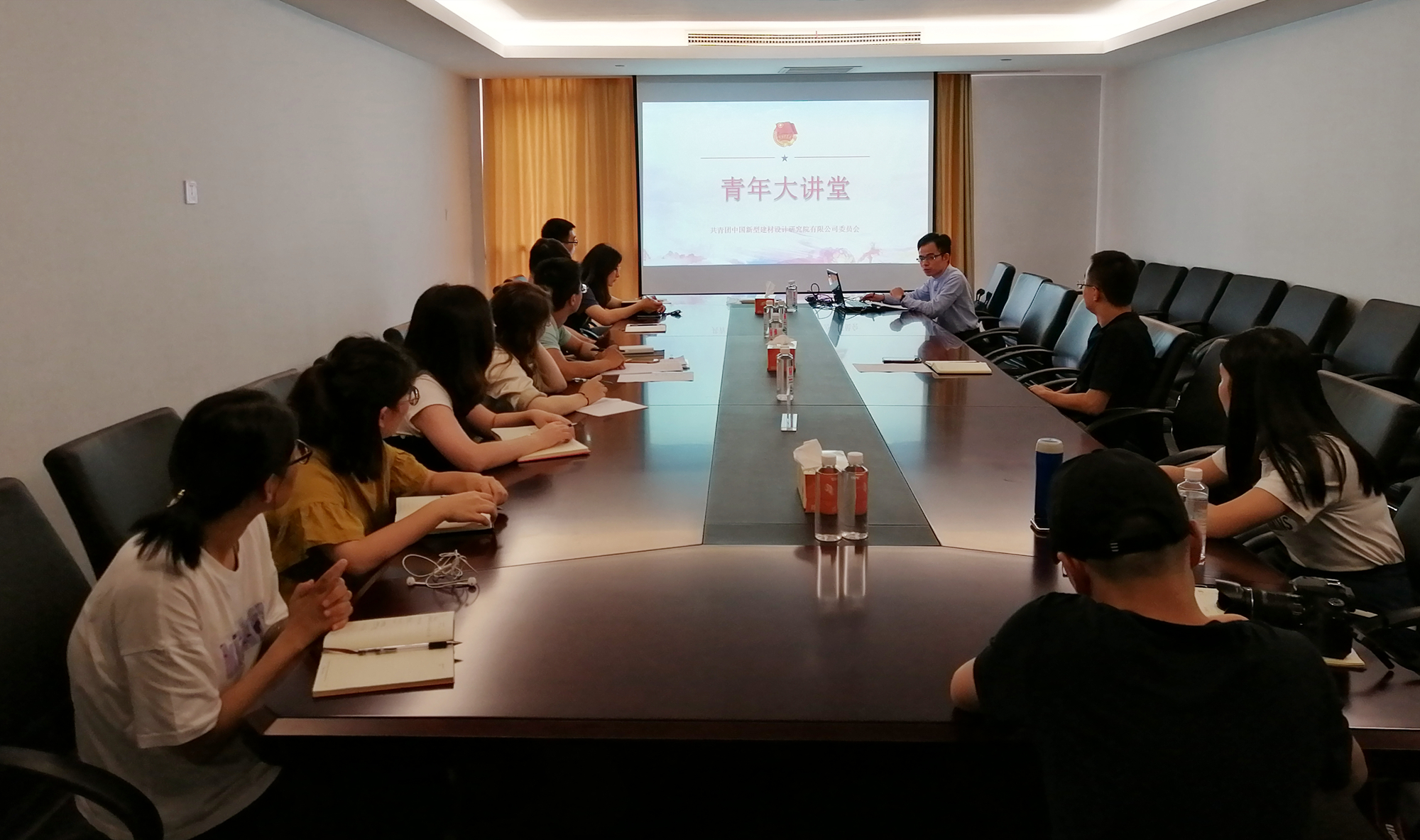 公司《青年大讲堂》开讲啦！