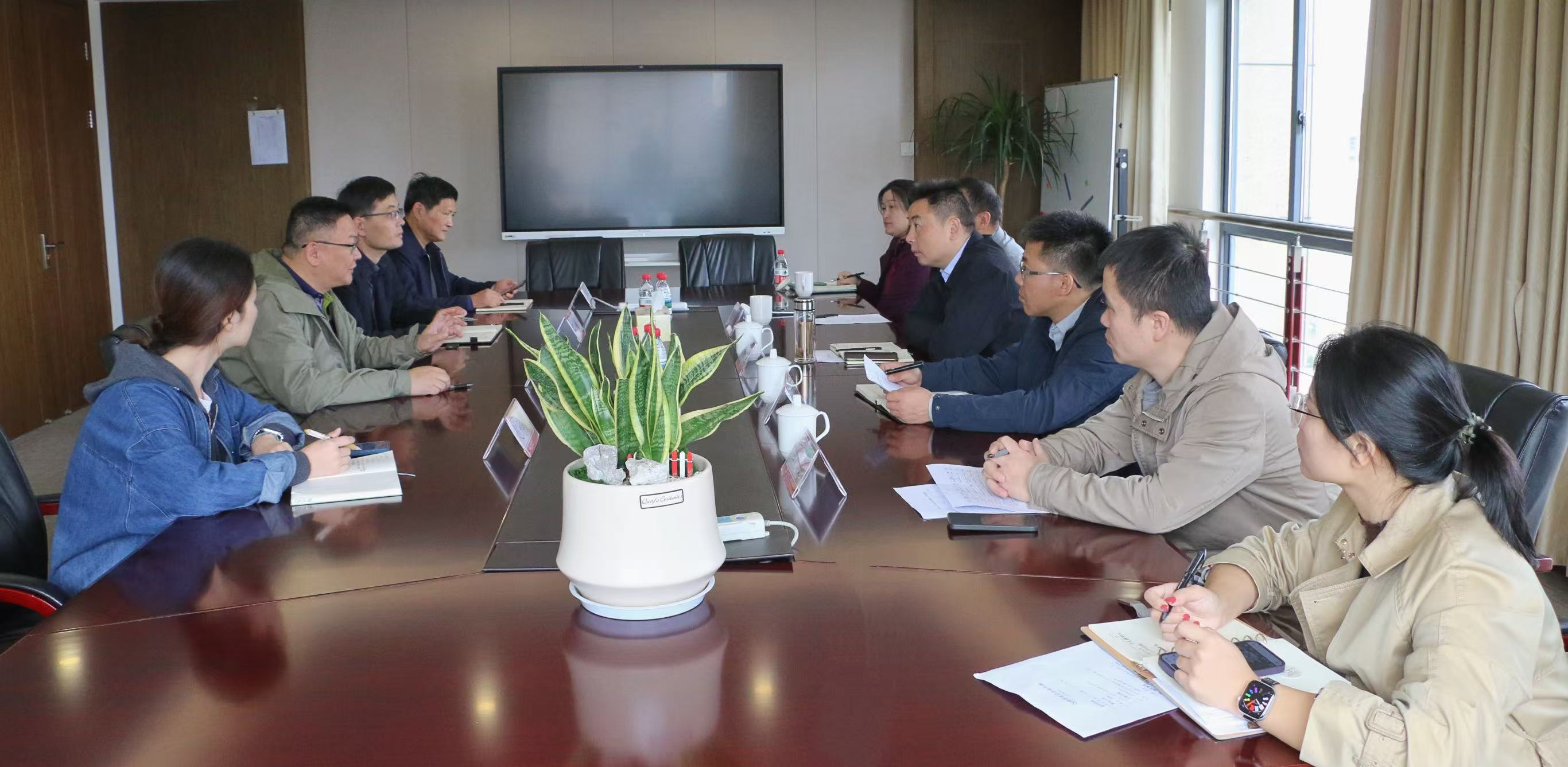 拱墅区人大副主任周钢一行调研中国新材院